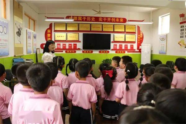 大手拉小手 幼小齐步走——县直二幼与人民街小学携手推进幼小衔接